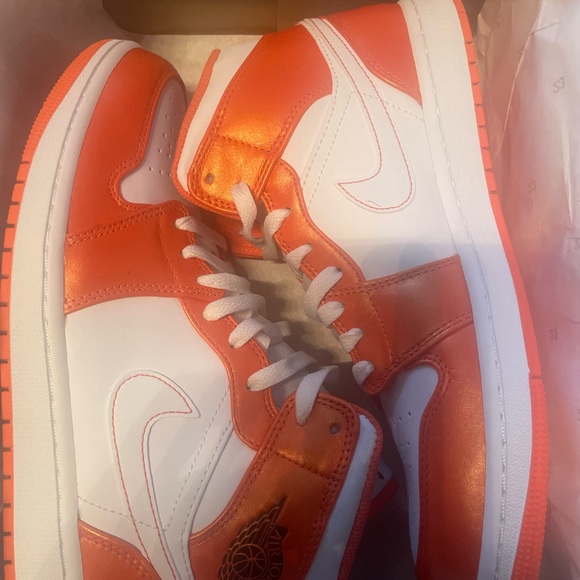 Air Jordan 1 mid size 9.5 mens. Never worn! Electro orange/black/white